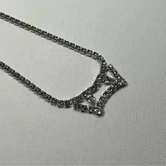 VINTAGE Silver Tone Rhinestone Necklace - Picture 2 of 5